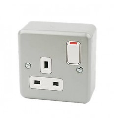 Electrical 1 Gang Metal Switched Socket